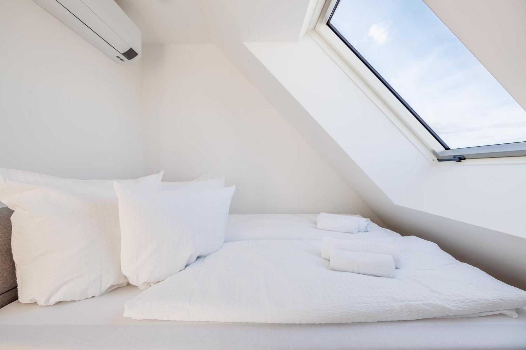 Symphony Apartments 38 - Modern Loft With Terrace And Grill In Central Location Wien Exteriör bild