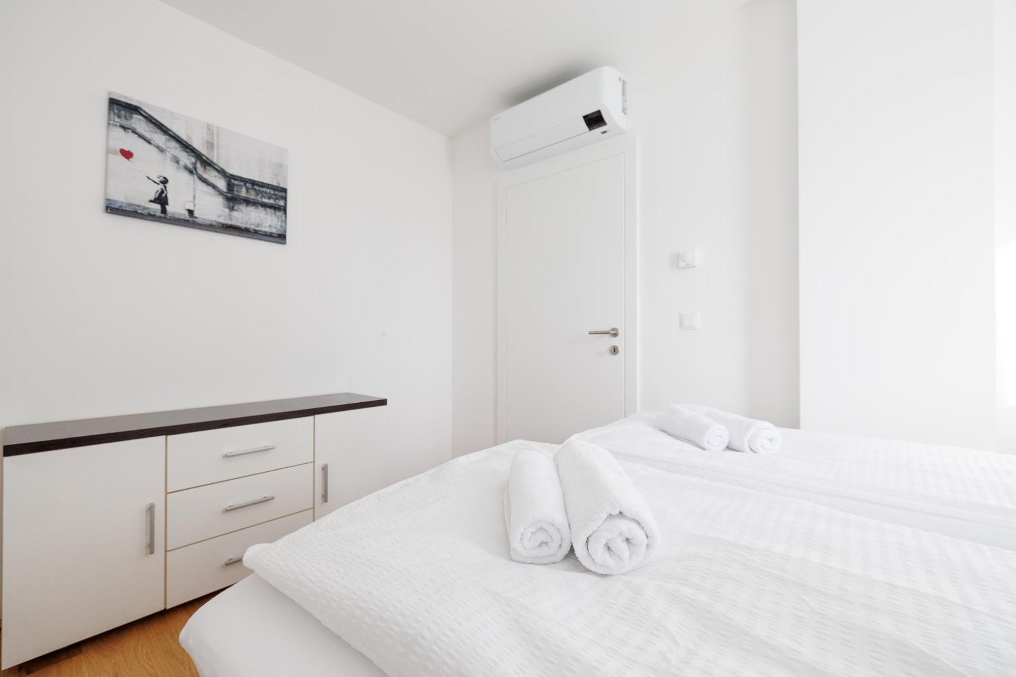 Symphony Apartments 38 - Modern Loft With Terrace And Grill In Central Location Wien Exteriör bild